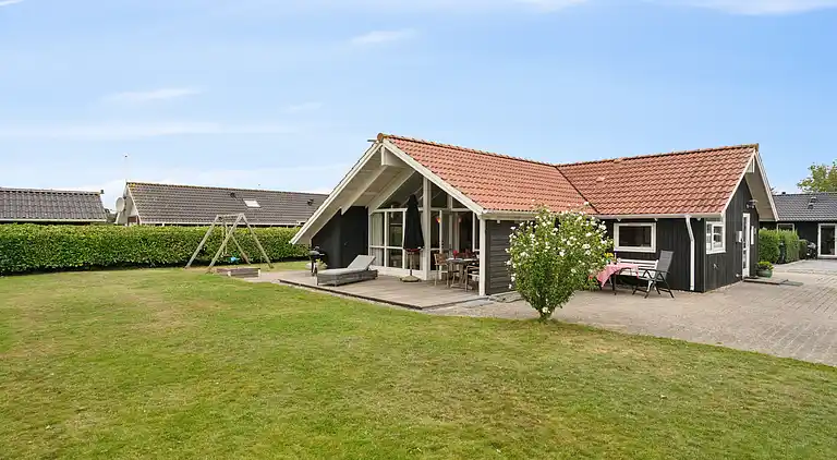Strandnært feriehus med plads til hele familien