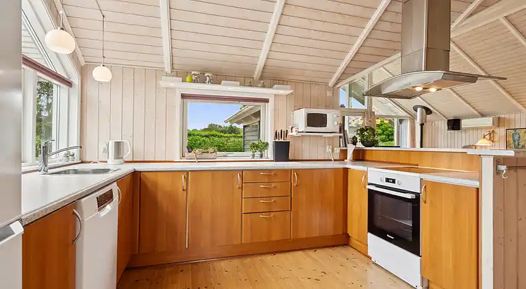 Strandnært feriehus med plads til hele familien