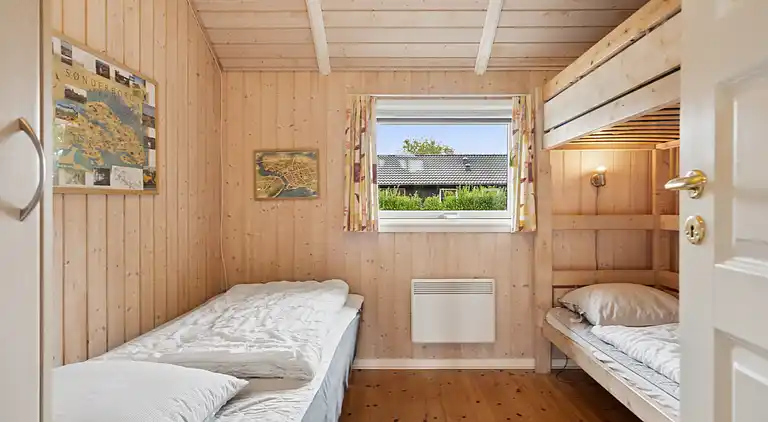 Strandnært feriehus med plads til hele familien