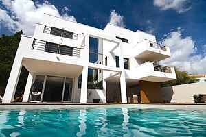 Smuk luksus villa med pool ved golf bane 