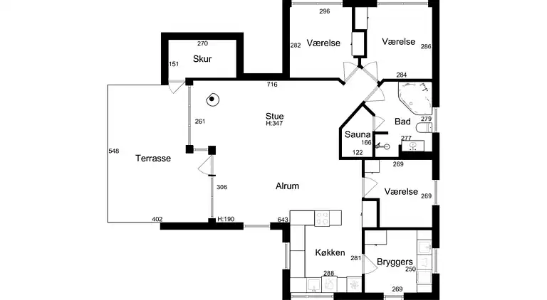 Strandnært feriehus med plads til hele familien