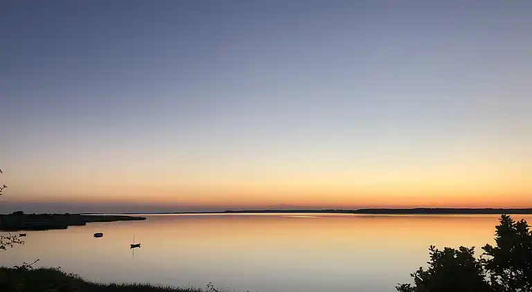 Oplev skøn bugt og natur i smukke Kostræde Banker