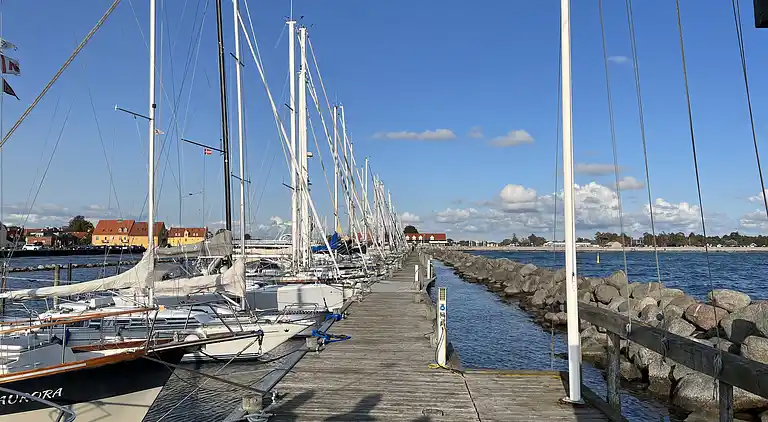 Oplev skøn bugt og natur i smukke Kostræde Banker