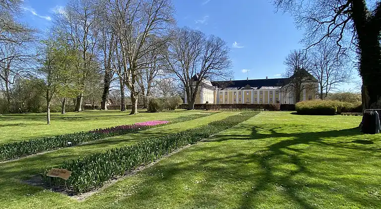 Oplev skøn bugt og natur i smukke Kostræde Banker