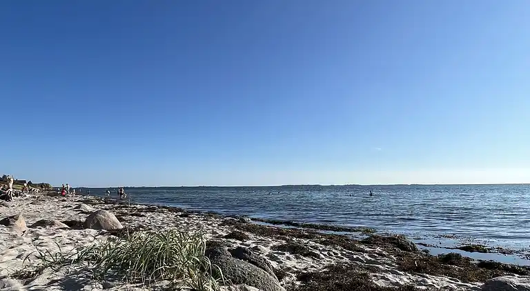 Oplev skøn bugt og natur i smukke Kostræde Banker