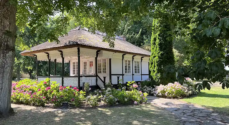 Oplev skøn bugt og natur i smukke Kostræde Banker
