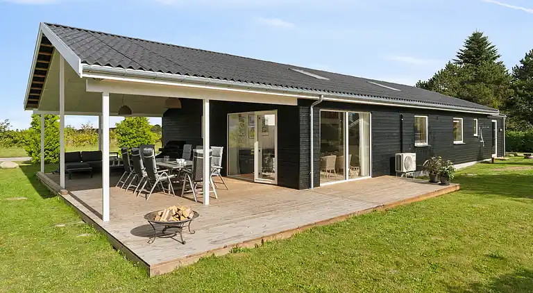 Rummeligt sommerhus på Bogø