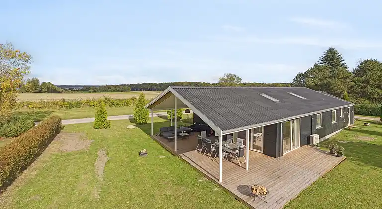 Rummeligt sommerhus på Bogø