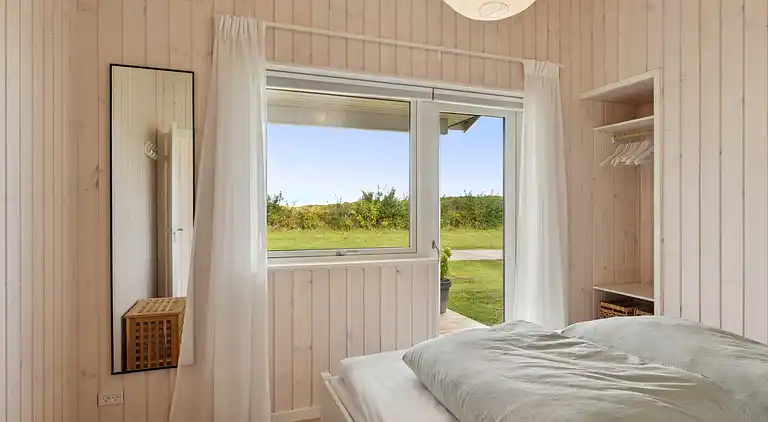 Rummeligt sommerhus på Bogø