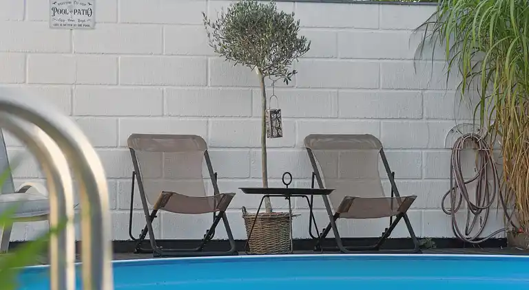 Ferienhaus mit Pool, Terrassen und Strandnähe