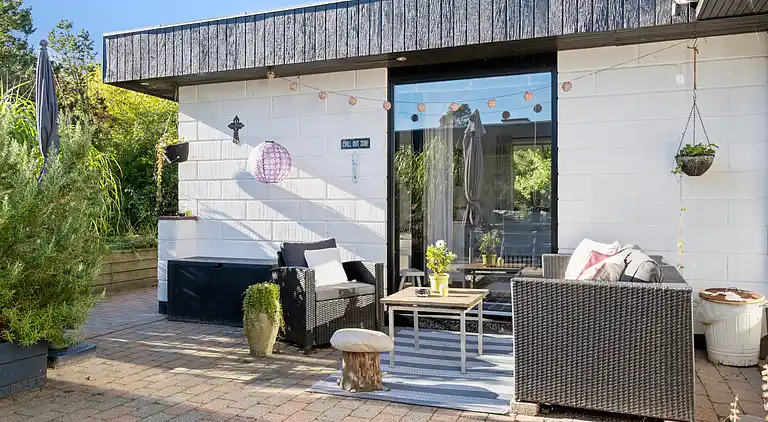 Ferienhaus mit Pool, Terrassen und Strandnähe