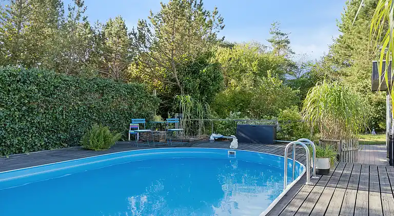 Ferienhaus mit Pool, Terrassen und Strandnähe