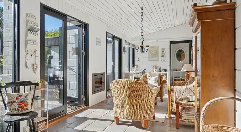 Ferienhaus mit Pool, Terrassen und Strandnähe