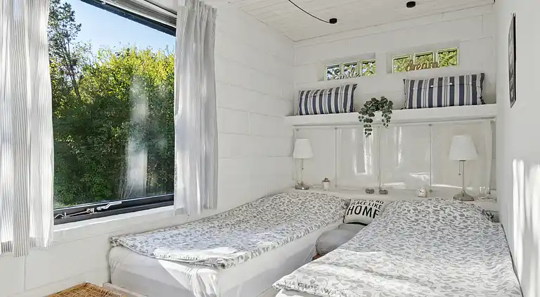 Ferienhaus mit Pool, Terrassen und Strandnähe