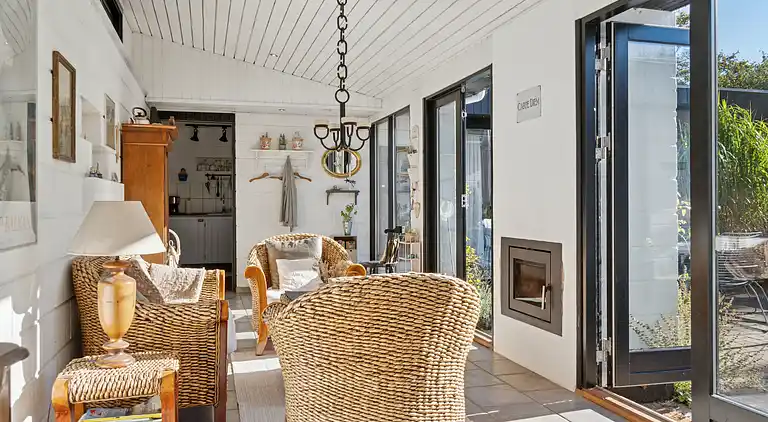 Ferienhaus mit Pool, Terrassen und Strandnähe