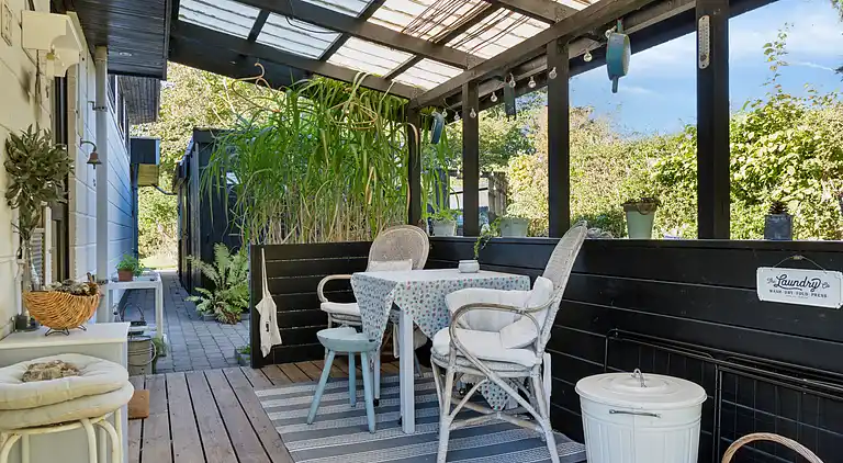 Ferienhaus mit Pool, Terrassen und Strandnähe