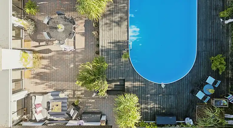 Ferienhaus mit Pool, Terrassen und Strandnähe