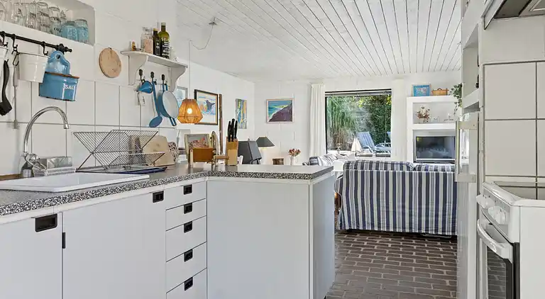 Ferienhaus mit Pool, Terrassen und Strandnähe