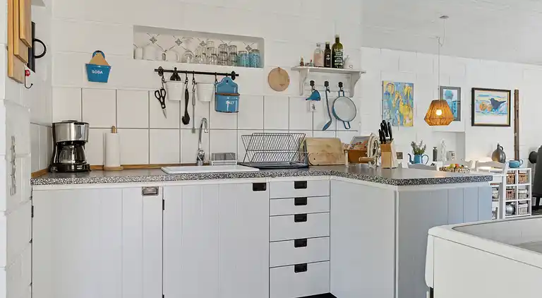 Ferienhaus mit Pool, Terrassen und Strandnähe