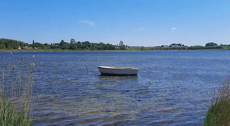 3 room, close to the sea/dike