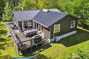Hyggeligt sommerhus tæt på strand og byliv