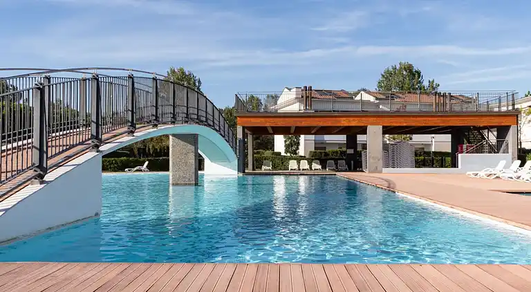Schöne Wohnung mit Blick auf den Pool in Bibione