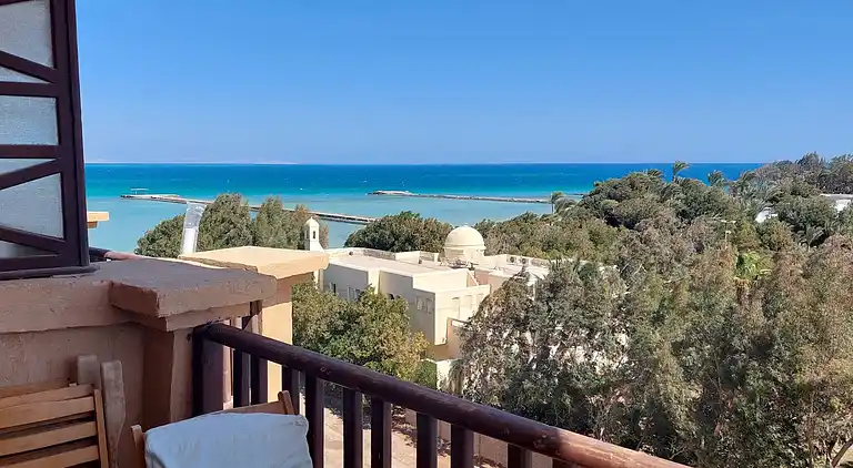 2BR Apartment •Side Sea View • Pool •Turtles Beach