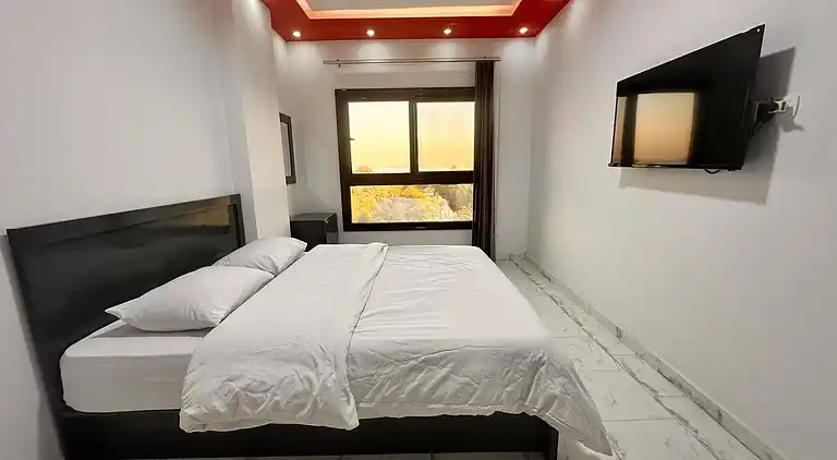 2BR Apartment •Side Sea View • Pool •Turtles Beach