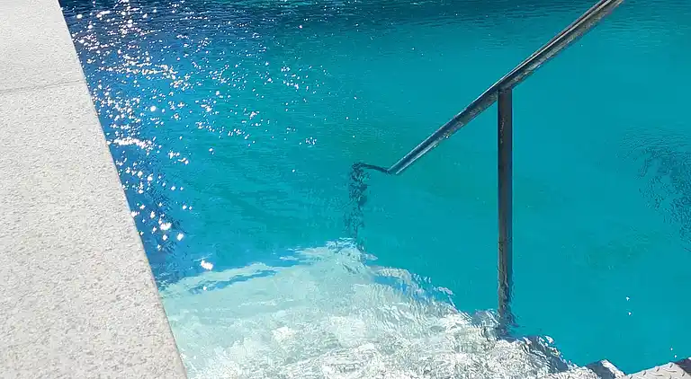 2BR Apartment •Side Sea View • Pool •Turtles Beach