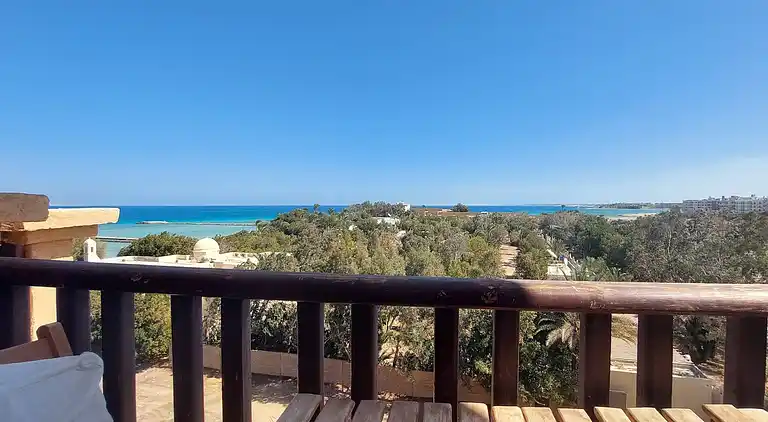 2BR Apartment •Side Sea View • Pool •Turtles Beach