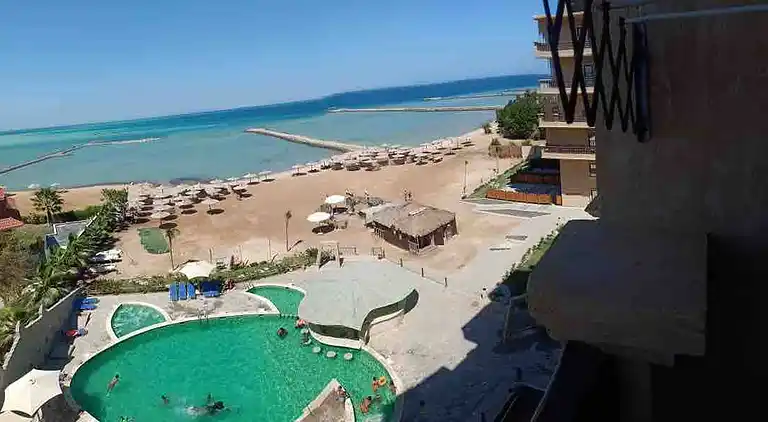 2BR Apartment •Side Sea View • Pool •Turtles Beach