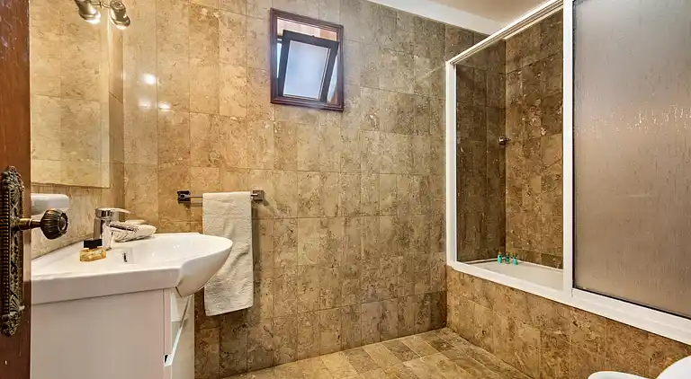 5 Schlafzimmer mit eigenem Bad, in der Nähe des Zentrums,