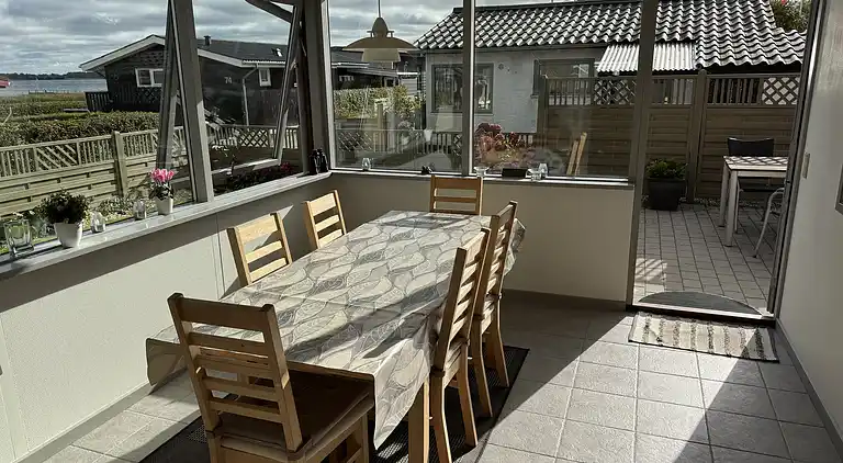 Hyggeligt sommerhus med kig til Kerteminde Fjord.