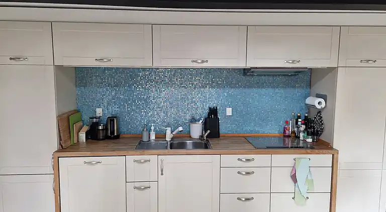 Skønt lyst sommerhus tæt på vand og strand