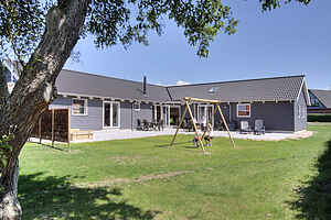 Big house with pool for the whole family in Bagenkop on Lang