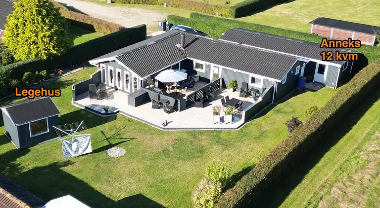 Roligt feriehus med anneks og skønne udearealer
