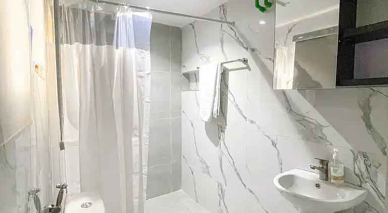 Luxurious Abuja Apartment with Private Entrance & Central AC