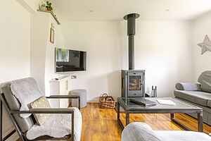 Cottage 4 miles to Hayle beach with EV charger