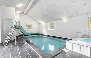 Stort poolhus for 22 i Blåvand