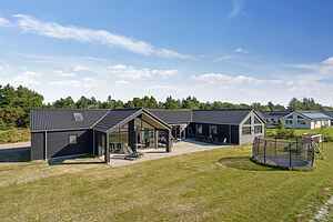 Pool house for 24 in Houstrup