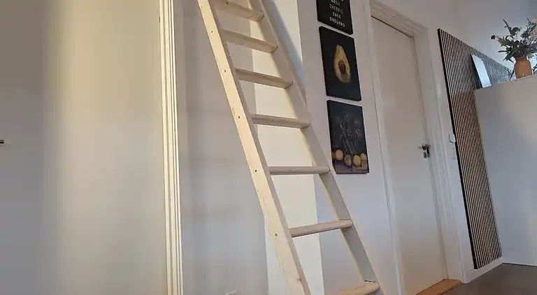 Lakefront luxury holiday retreat with cozy loft