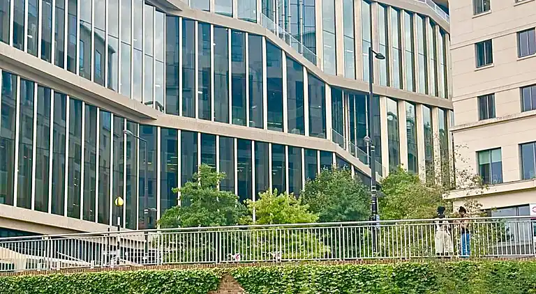 Spacious Apartment with Terrace – King’s Cross