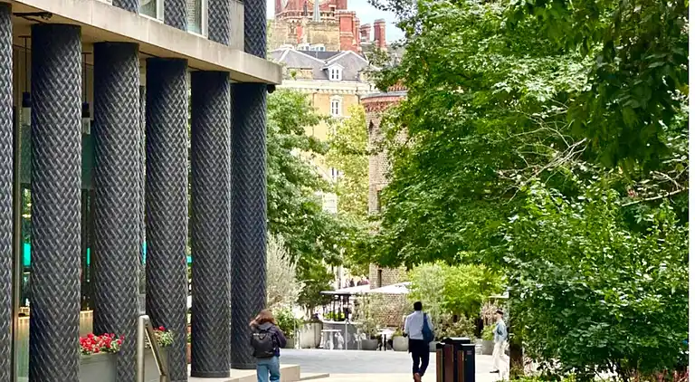 Spacious Apartment with Terrace – King’s Cross