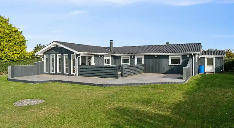 Roligt feriehus med anneks og skønne udearealer