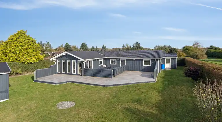 Roligt feriehus med anneks og skønne udearealer