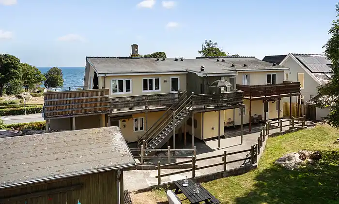 Smuk indrettet 2 værelses lejlighed med havudsigt