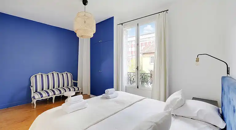 Apartment in Bécon-les-Bruyères