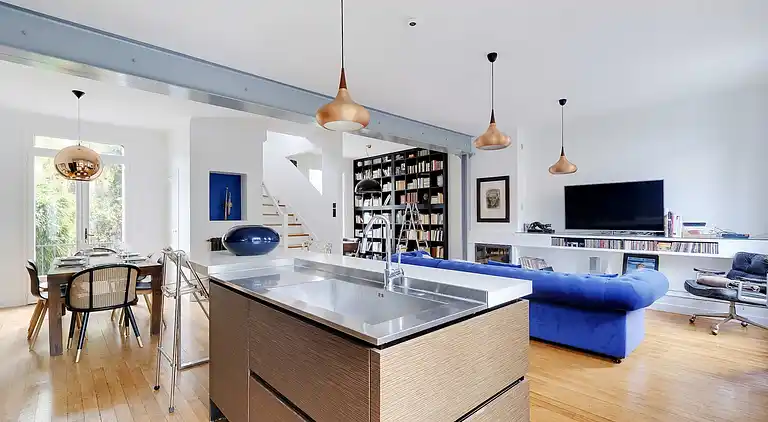 Apartment in Bécon-les-Bruyères