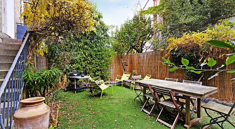 Apartment in Bécon-les-Bruyères