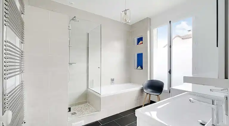 Apartment in Bécon-les-Bruyères